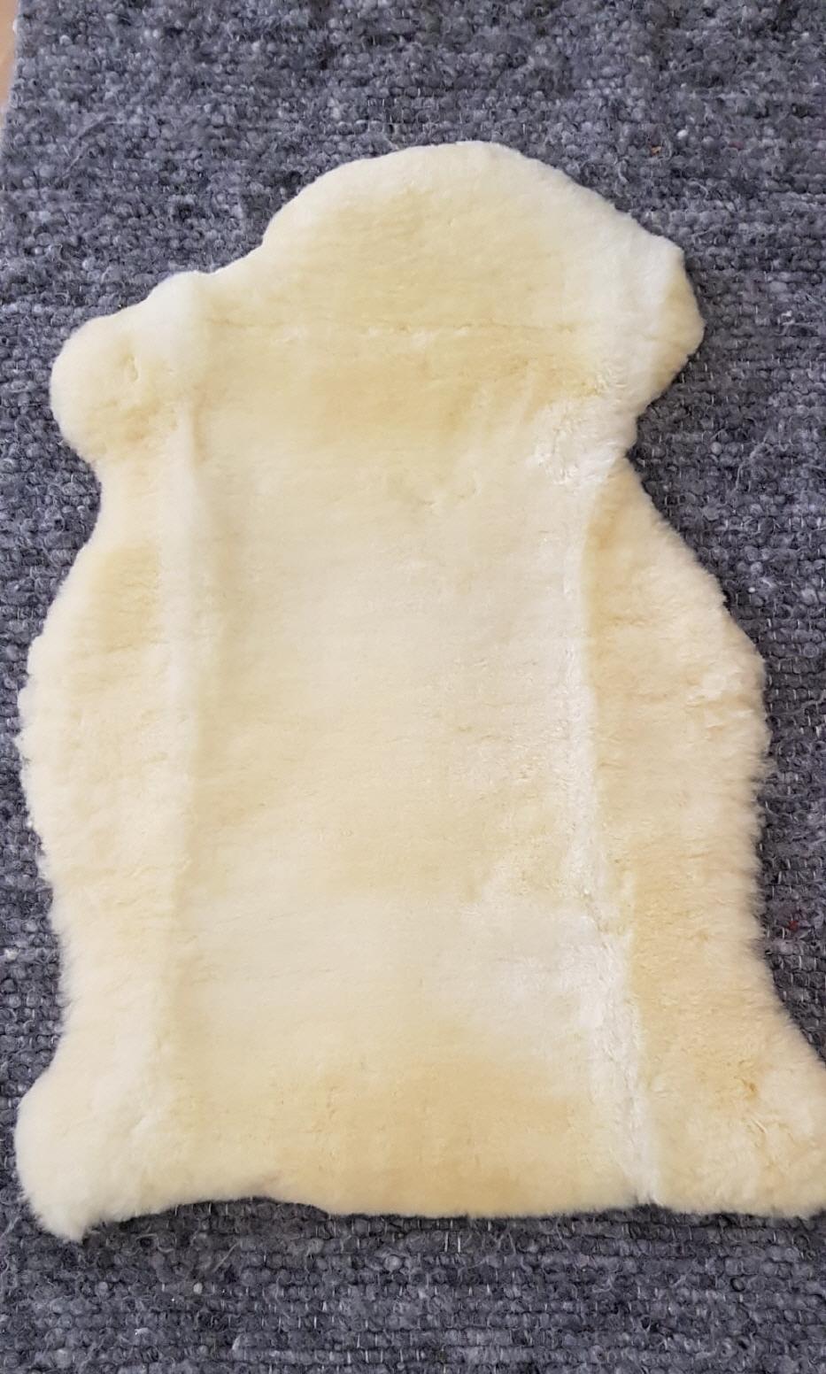 Babylammfell Babylove gold, geschoren